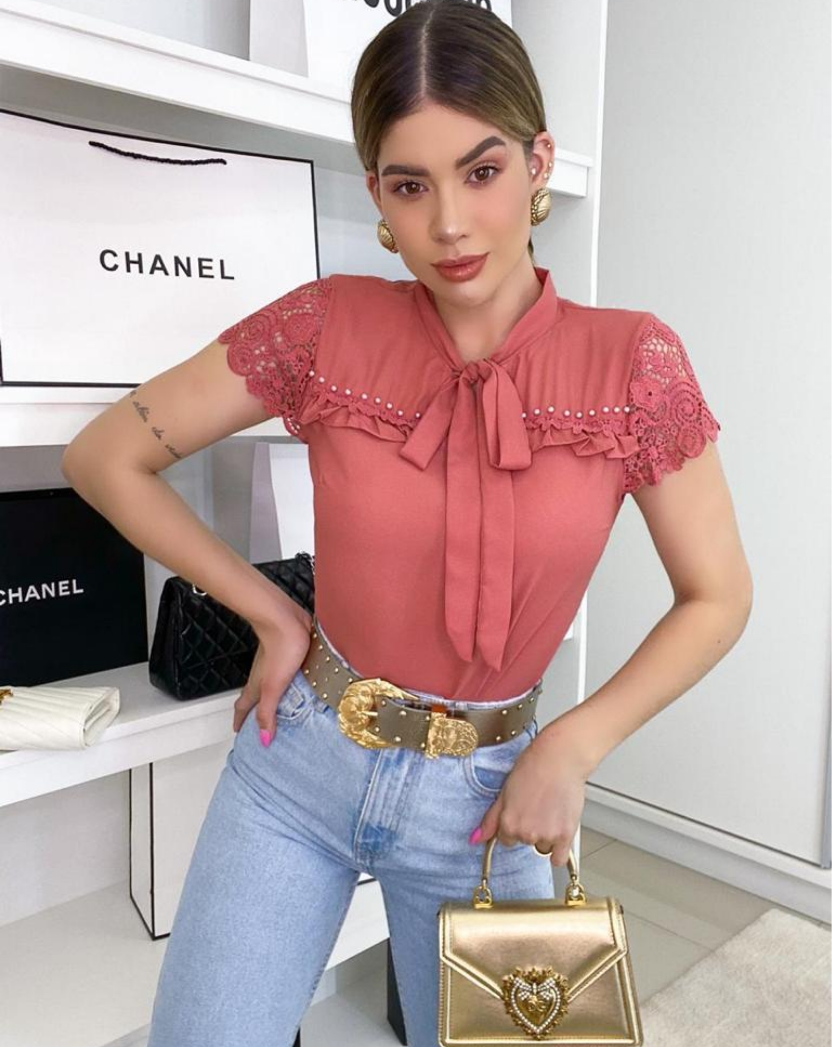 camisa gola gravata feminina