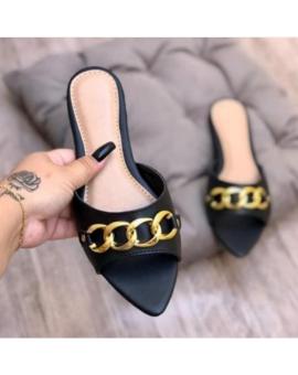 Sandália Rasteirinha Preta com Detalhes em Metal