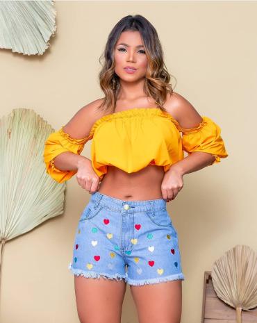 short-jeans-feminino-bordado-claro-barra-desfiada-atacado-rua-44-goiania 