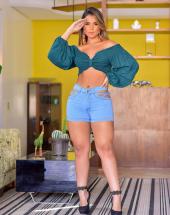 Short Jeans Feminino Vazado na Cintura na Rua 44 em Goiânia