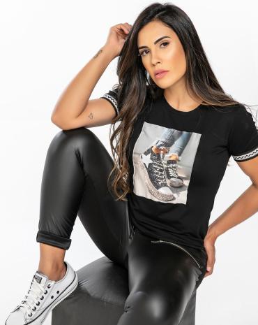 t-shirt-feminina-estilosa-preta-com-aplicacao-atacado-rua-44-goiania 