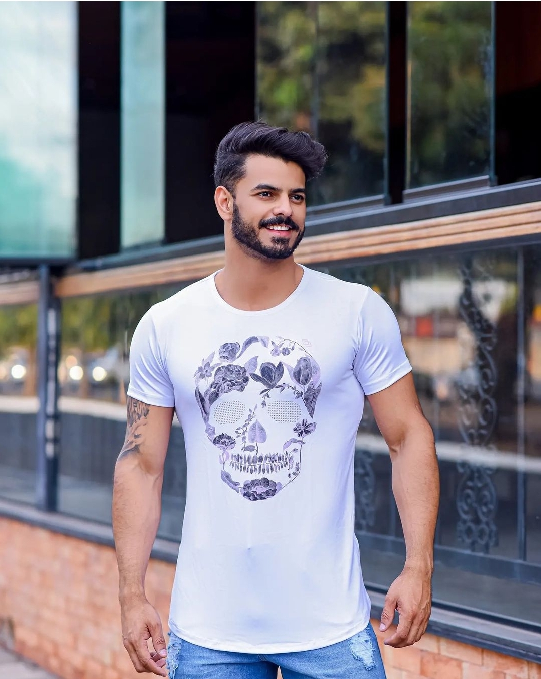 camiseta preta masculina estilosa