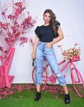 T-Shirt Feminina de Luxo Preta Manga Babado com Pérolas Atacado na Rua 44 em Goiânia