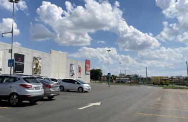 Shopping Mega Polo Estacionamento