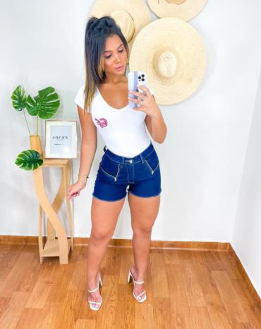 short-jeans-feminino-curto-barra-desfiada-detalhe-ziper-atacado-rua-44-goiania 