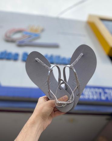 sandalia-rasteira-havaianas-riviera-cinza-com-glitter-atacado-rua-44-goiania 