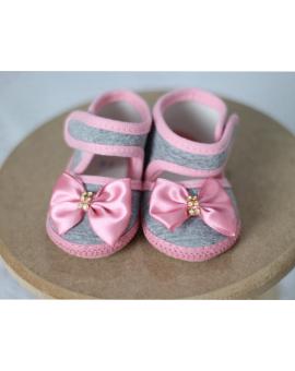 Sapatinho de Bebê Feminino com Laço