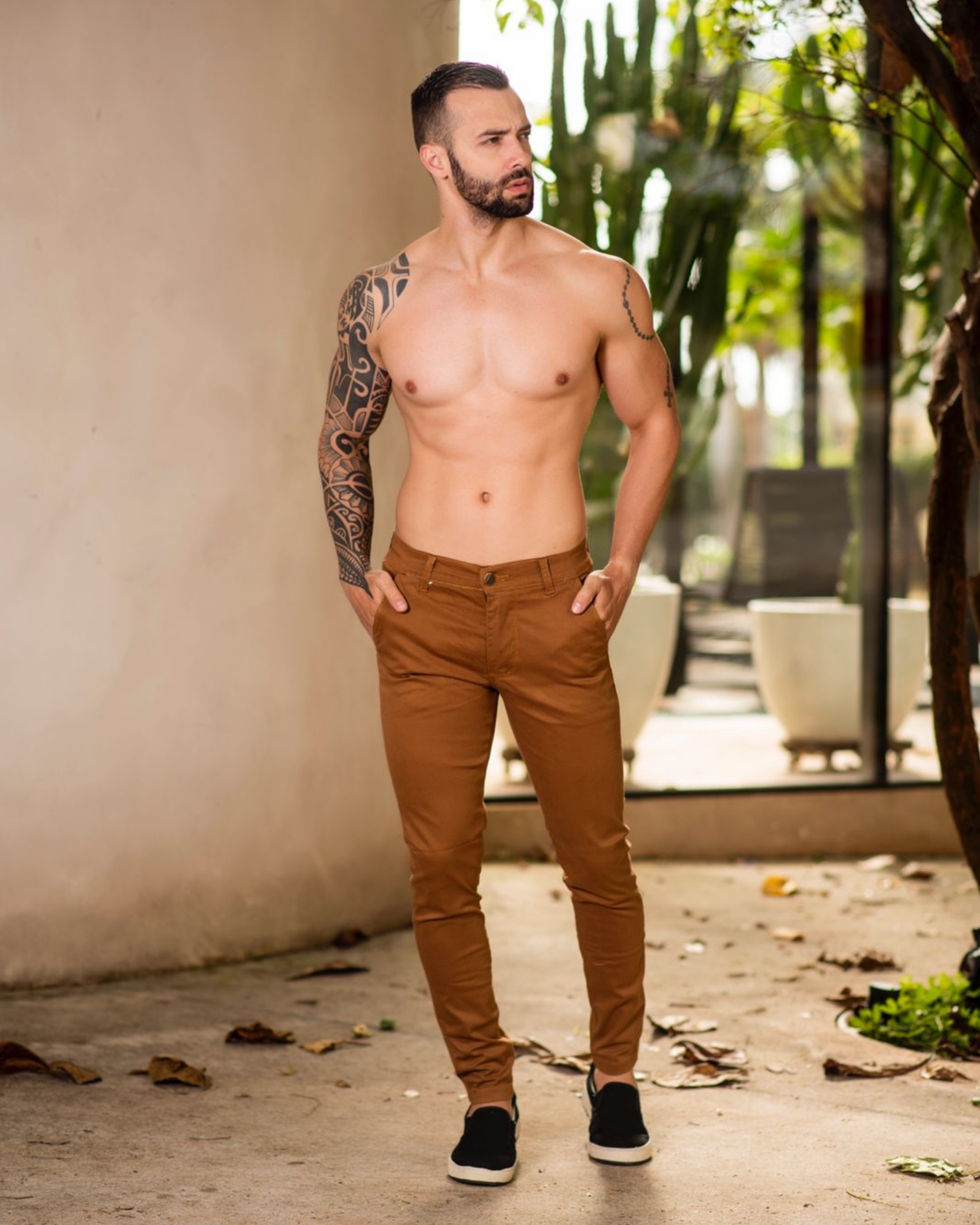 Calça Masculina Sarja Slim Marrom - Atacado 44 Goiânia.