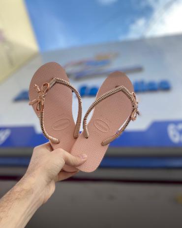 havaiana-feminina-personalizada-com-laco-atacado-rua-44-goiania 