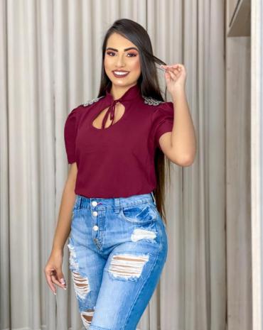 t-shirt-feminina-luxo-gola-alta-com-ombreira-atacado-rua-44-goiania 