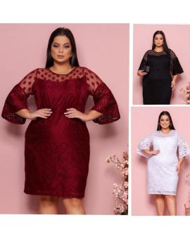 Vestido Plus Size de Renda com Manga de Tule