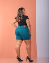 Bermuda Feminina Jeans Plus Size na Rua 44 em Goiânia