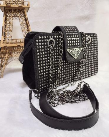 bolsa-prada-transversal-preta-com-strass-atacado-rua-44-goiania 