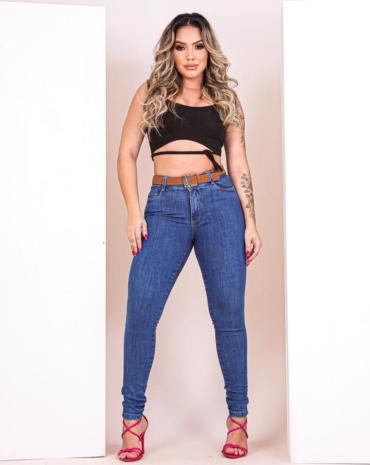 calca-jeans-feminina-tradicional-cintura-alta-empina-bumbum-atacado-rua-44-goiania 
