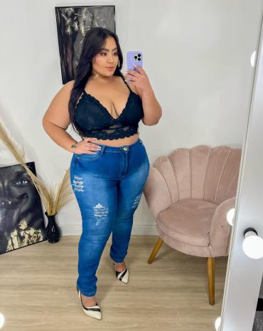 calca-jeans-plus-size-feminina-estonada-com-destroyed-atacado-rua-44-goiania 