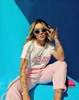 T-Shirt Feminina Estampada em Alto Relevo