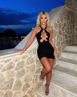 Vestido Preto Curto Colado