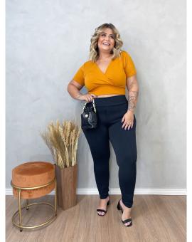 Cropped Plus Size de Manguinha Decotado