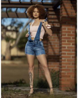 Jardineira Jeans Short Curto