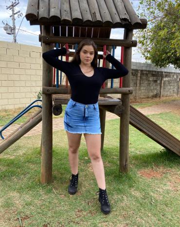 saia-curta-jeans-barra-desfiada-clara-atacado-rua-44-goiania 