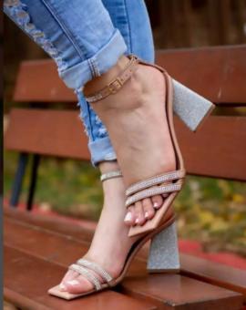 Sandália Feminina Salto Grosso com Brilho