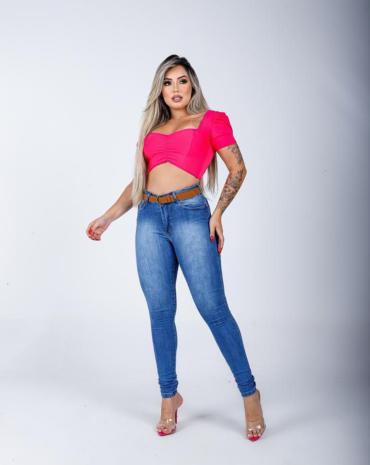 calca-jeans-feminina-cintura-alta-modelagem-empina-bumbum-atacado-rua-44-goiania 
