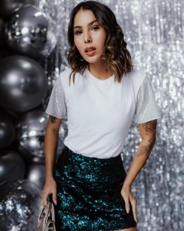 t-shirt-feminina-no-algodao-branca-com-brilho-atacado-rua-44-goiania 