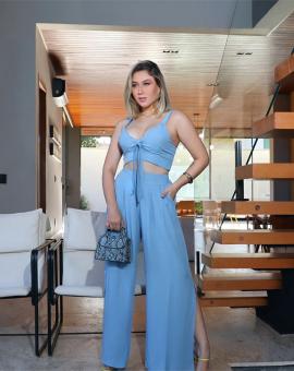 Conjunto Calça Pantalona com Fenda e Cropped de Alcinha