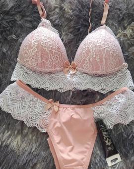 Conjunto Lingerie em Renda Sutiã com Bojo Calcinha Tanga