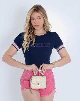 T-Shirt Feminina Estilosa Detalhe na Manga