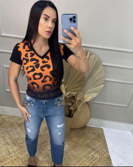 T-Shirt Feminina Gola V Crepe com Viscolycra Estampa Animal Print