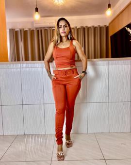 Conjunto Feminino Calça com Cinto Encapado e Cropped
