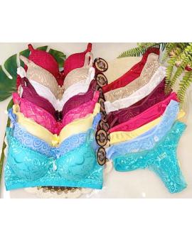 Conjunto Sutiã e Calcinha em Renda com Bojo