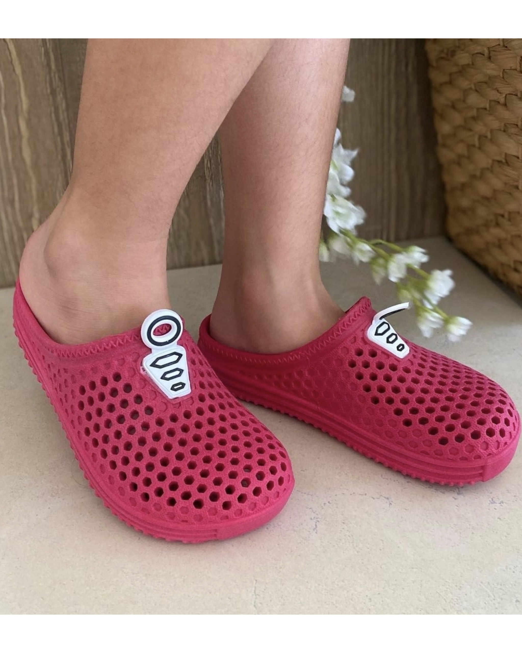Crocs atacado sales