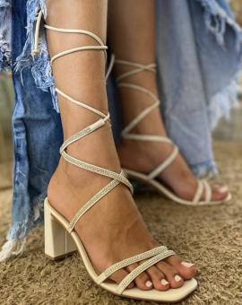 Sandália Dourada de Amarrar na Perna Strass com Salto Grosso