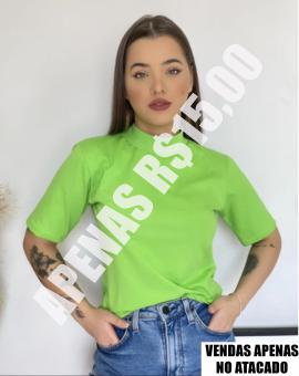 T-Shirt Feminina Gola Alta Básica
