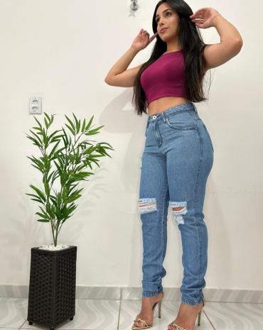 calca-jeans-feminina-despojada-com-rasgadinho-atacado-rua-44-goiania 
