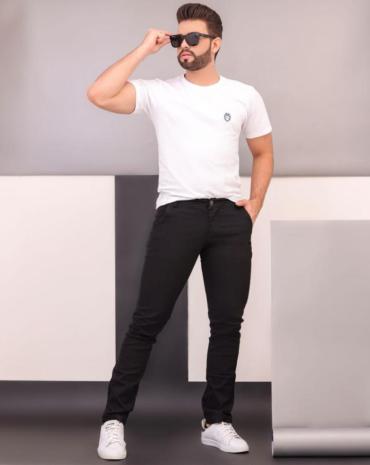 calca-jeans-masculina-preta-basica-com-bolso-atacado-rua-44-goiania 