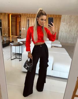 Calça Pantalona Preta com Bolsos