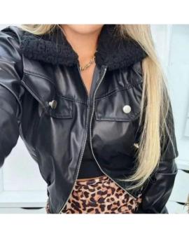 Jaqueta Feminina Preta de Couro Sintético com Zíper