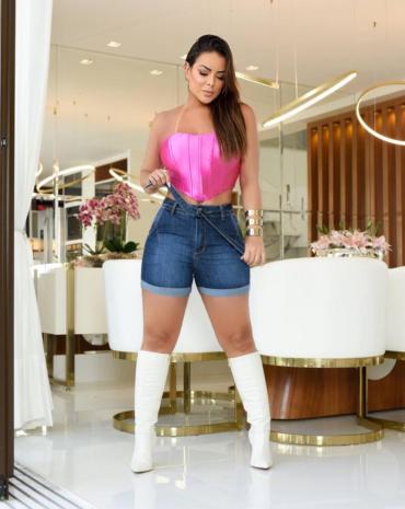 short-jeans-feminino-com-cinto-e-barra-dobrada-atacado-rua-44-goiania 