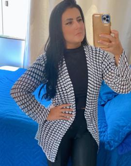 Sobretudo Feminino no Tricô Preto e Branco