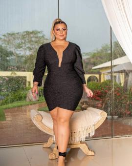 Vestido Plus Size Festa Curto com Brilho