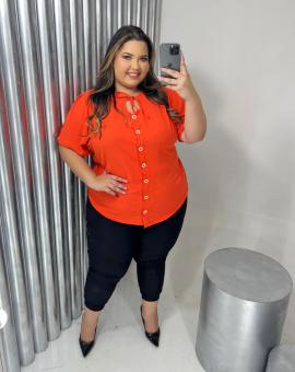Blusa Plus Size Feminina de Manguinha com Botões