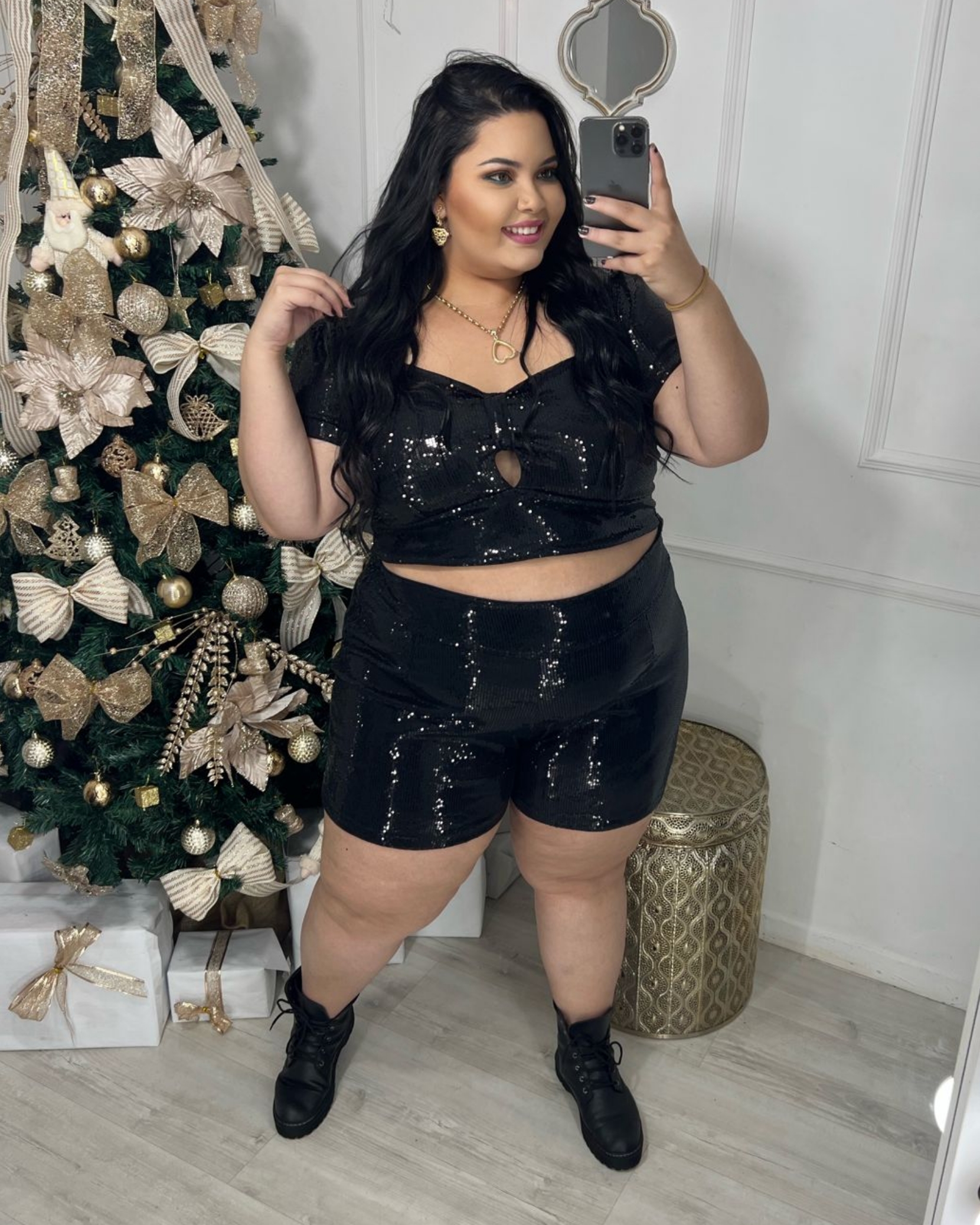 https://www.lojavirtual44.com.br/wp-content/uploads/2023/06/conjunto-plus-size-de-brilho-short-e-cropped-atacado-rua-44-goiania-loja-k-fofa-plus-size.jpg