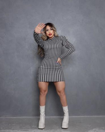 vestido-curto-manga-longa-xadrez-preto-e-branco-atacado-rua-44-goiania 
