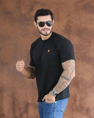 camiseta-masculina-preta-basica-atacado-rua-44-goiania 