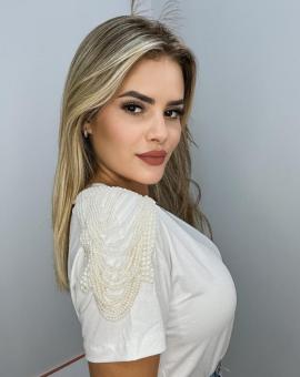 T-Shirt Luxo com Ombreiras de Missangas