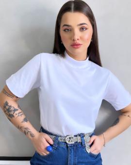 T-Shirt Branca Gola Alta Lisa