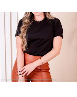 T-Shirt Básica Preta no Algodão